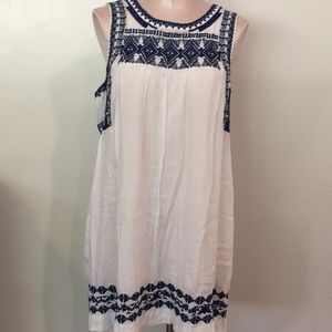Lucky Brand Sleeveless Dress Size Med White W-Blue Embroider Decor Flawless Cond